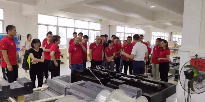牛商会战友莅临迪奥数控精雕机厂家进行网站扒皮
