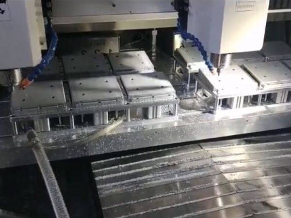 铝合金工业相机外壳精加工选择迪奥数控双头精雕机