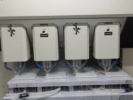 950FD四头刀库机批量精加工铝材质产品