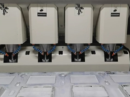 小五金件精雕机带刀库自动换刀高效率