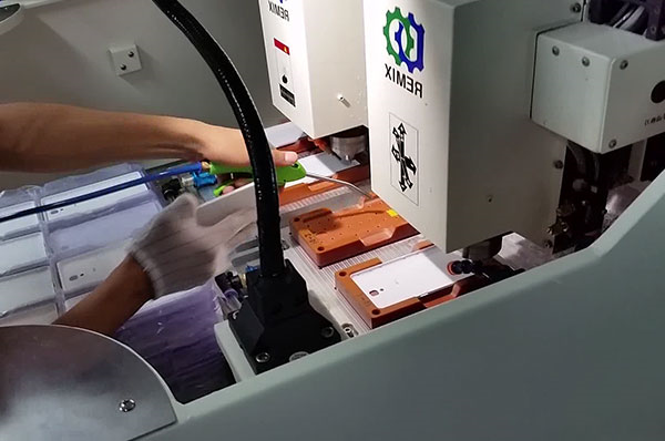 塑胶外壳精雕机打孔加工